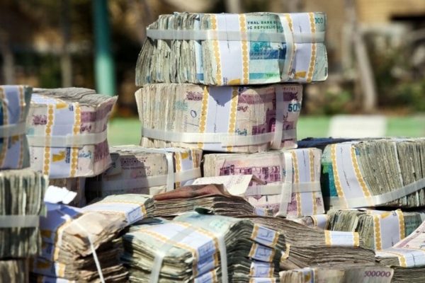 هشدار درباره رشد تا ۶۵ درصدی نقدینگی تا پایان سال / حمایت از مردم دیگر با نسخه‌های قدیمی ممکن نیست/ تورم نقطه‌ای اسفند ماه ۹۰ تا ۱۰۰ درصد می شود